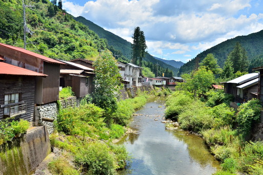 昔ながらのレトロな温泉街の風情漂う洞川温泉 観光の魅力や働き方など ホテル 宿泊業界情報コラム おもてなしhr