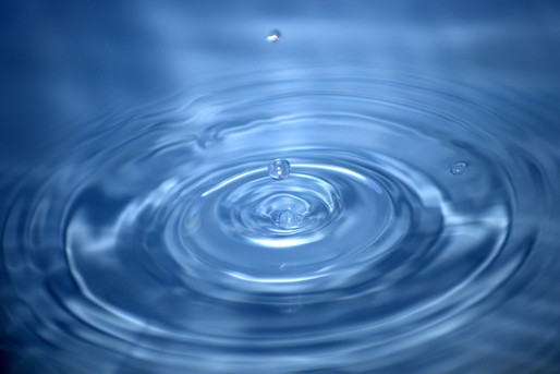 水