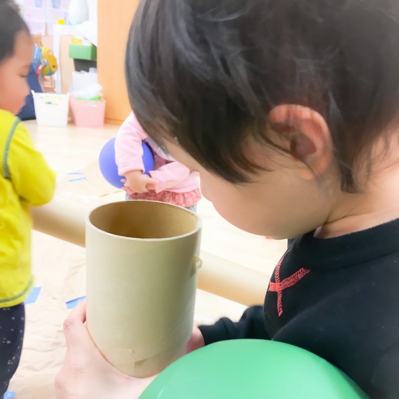 第7回 長~い紙筒とカラーボールのあそび 不思議な世界をのぞこう