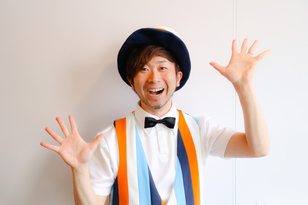 遊び歌作家の鈴木翼さん