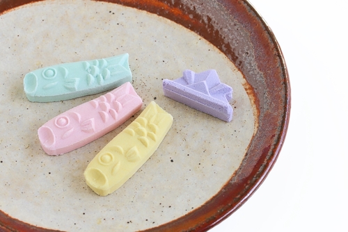 スタンプを使ったこいのぼり製作。材料や作り方など
