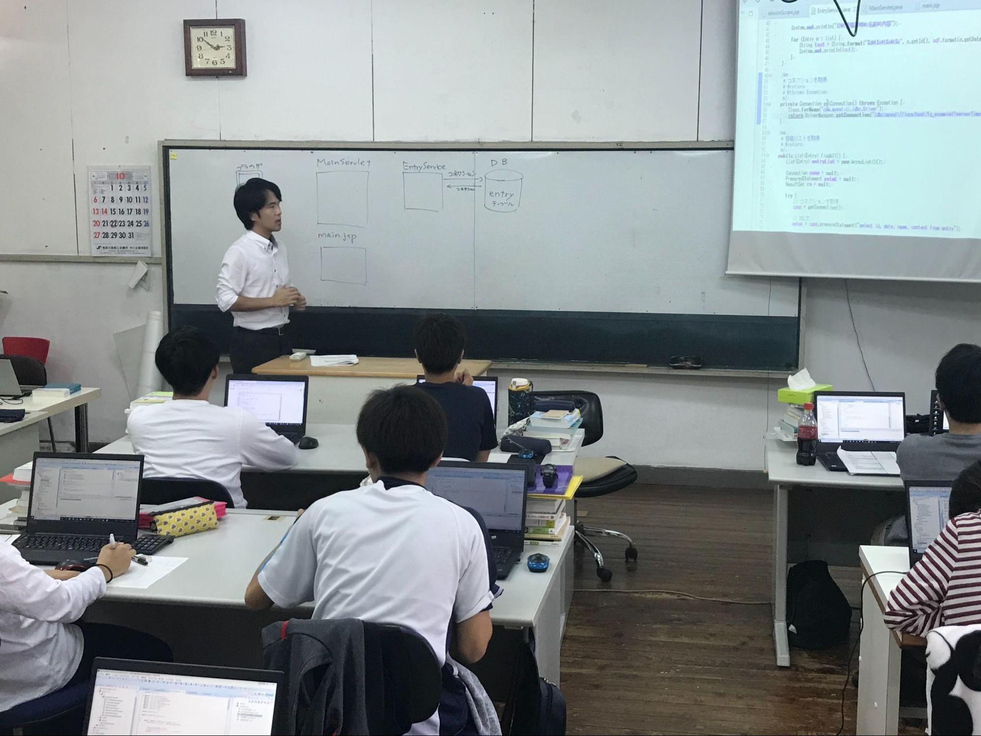 資格取得は目指さない。奄美情報処理専門学校の実践的なカリキュラム