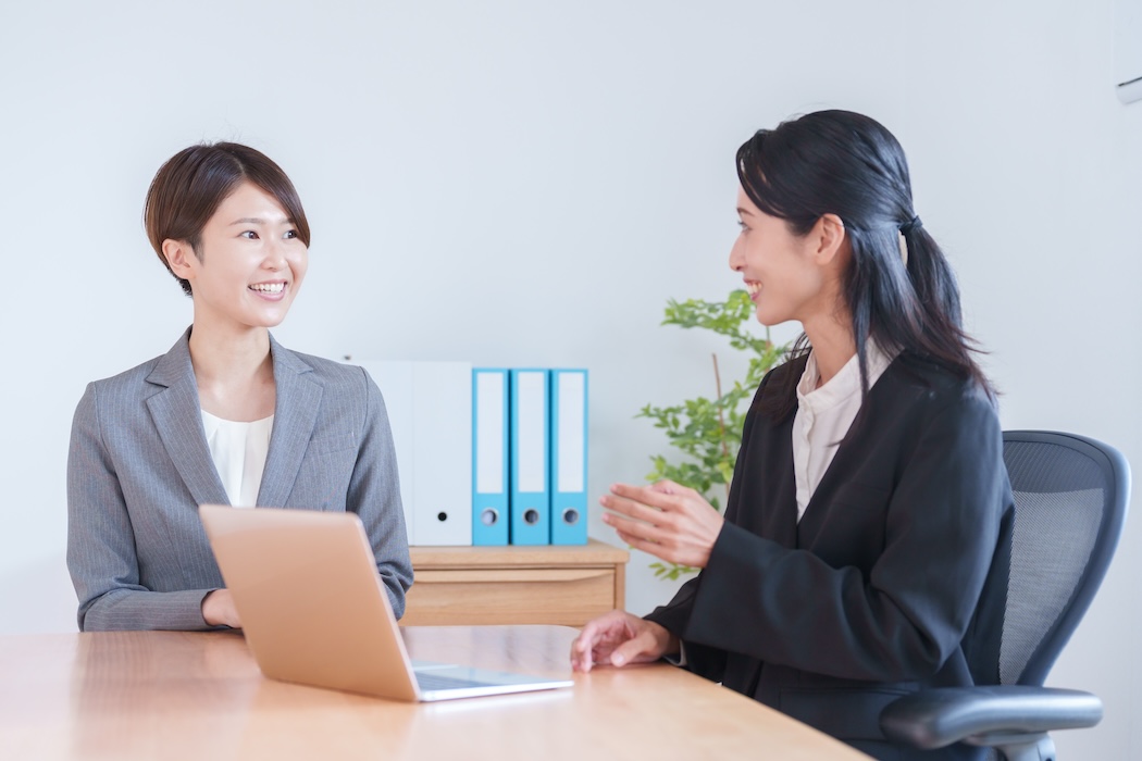 1on1研修とは？目的・メリット・成功のポイントを人事向けに解説 | オンライン研修・人材育成 - Schoo（スクー）法人・企業向けサービス