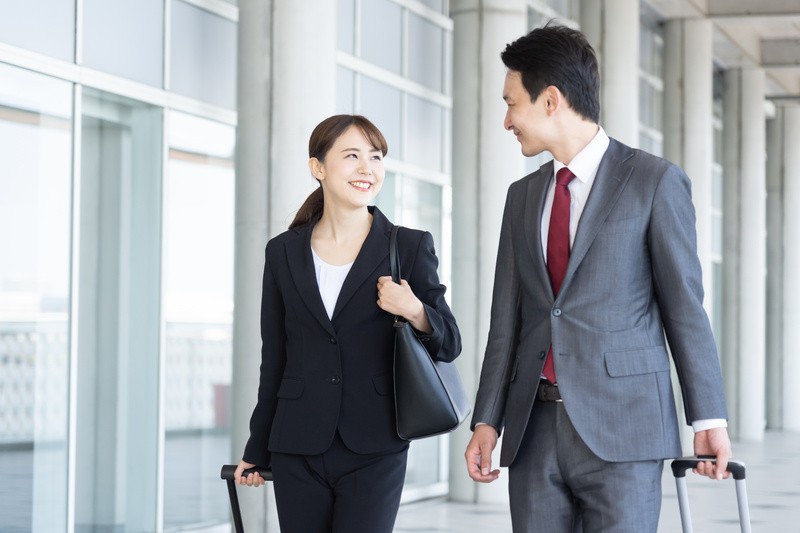 後輩育成で重要なポイントを網羅解説！状況別の指導方法や接し方をわかりやすく紹介 | オンライン研修・人材育成 - Schoo（スクー）法人・企業向けサービス