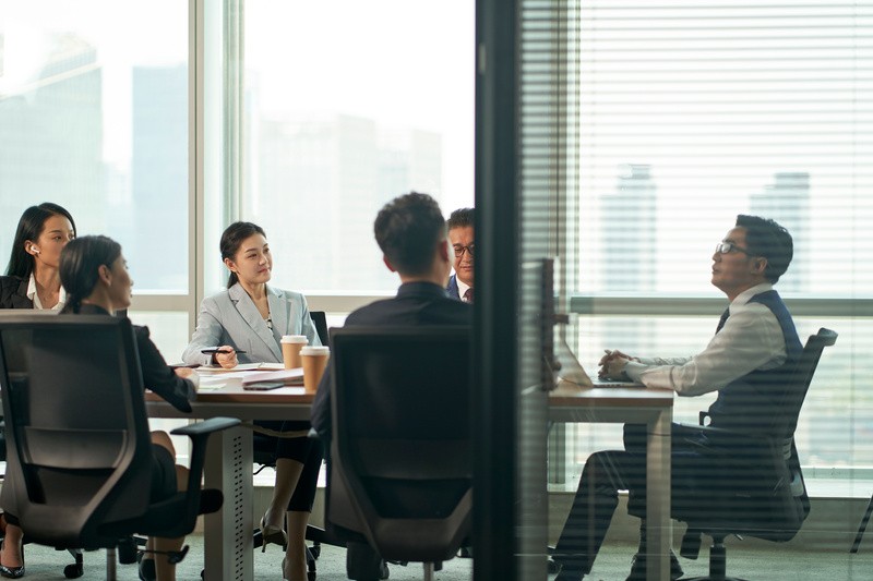 グループ・シンク（集団浅慮）とは？原因と兆候、3つの対策方法を解説 | オンライン研修・人材育成 - Schoo（スクー）法人・企業向けサービス