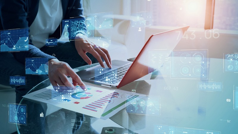 リスキリング研修とは？導入の4ステップと実施のポイントを徹底解説 | オンライン研修・人材育成 - Schoo（スクー）法人・企業向けサービス