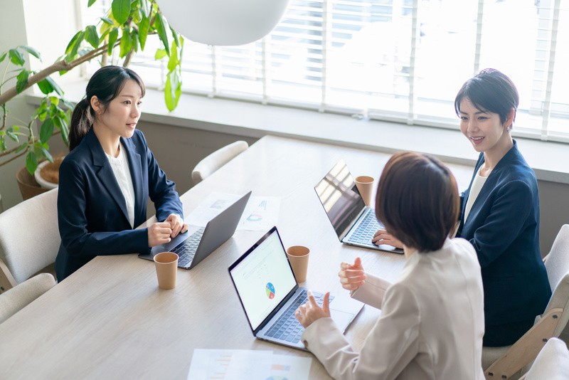 コミュニケーションマネジメントとは？プロジェクト管理における役割や成功ポイントを紹介 | オンライン研修・人材育成 - Schoo（スクー）法人・企業向けサービス