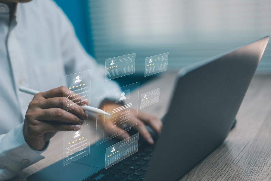 人事評価の方法とは？種類やメリット、ポイントまで解説 | オンライン研修・人材育成 - Schoo（スクー）法人・企業向けサービス