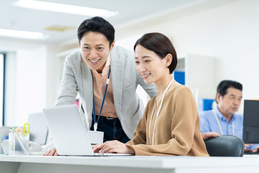 中間管理職に求められる能力とは？向いている人の特徴から育成方法まで解説 | オンライン研修・人材育成 - Schoo（スクー）法人・企業向けサービス