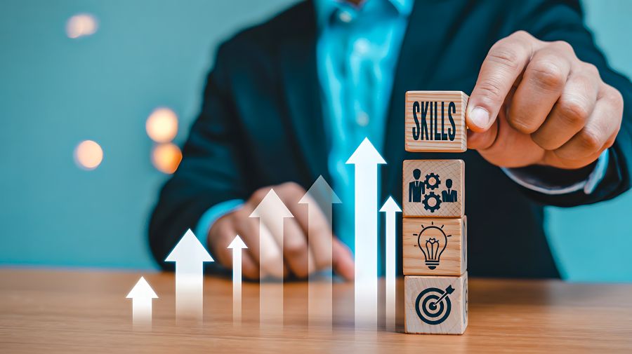 スキルベース組織とは？ジョブ型雇用との違いからメリット・デメリット、構築方法まで解説 | オンライン研修・人材育成 - Schoo（スクー）法人・企業向けサービス