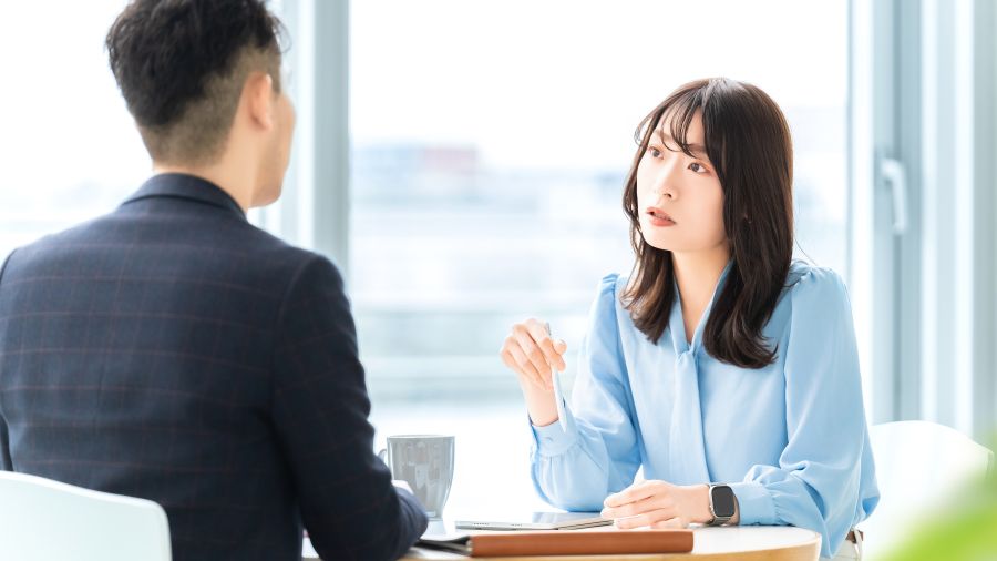 部下による「下からの突き上げ」はなぜ起こる？背景と対処法を紹介 | オンライン研修・人材育成 - Schoo（スクー）法人・企業向けサービス