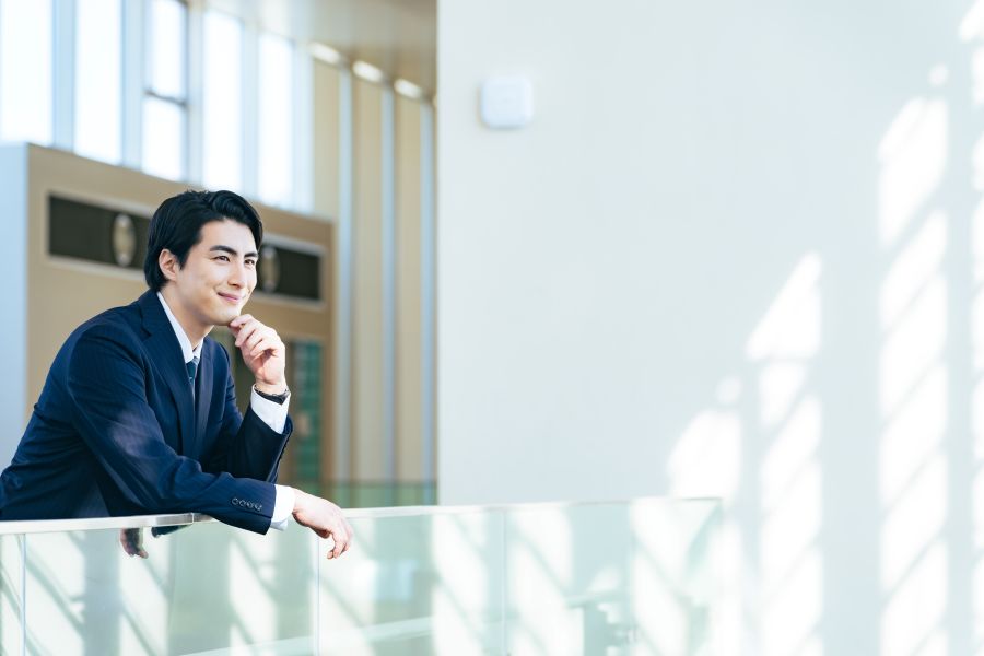 ポジティブ心理学とは？定義から活用する方法までわかりやすく解説 | オンライン研修・人材育成 - Schoo（スクー）法人・企業向けサービス