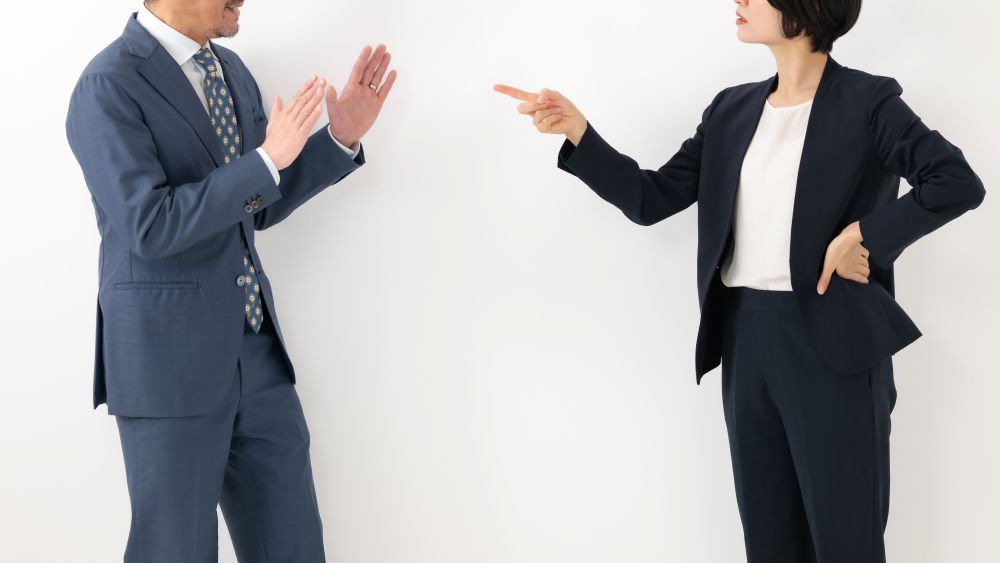 職場のグレーゾーンハラスメントとは？問題点や事例、対策方法まで解説 | オンライン研修・人材育成 - Schoo（スクー）法人・企業向けサービス