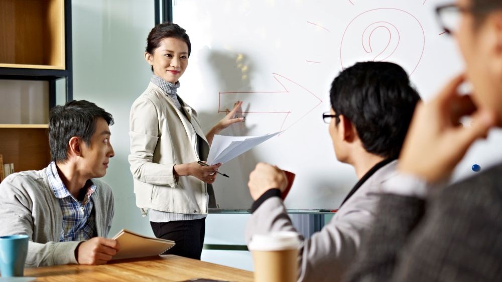 学び合いとは？メリット・デメリットからやり方まで解説 | オンライン研修・人材育成 - Schoo（スクー）法人・企業向けサービス