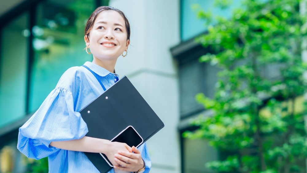 カタツムリ女子とは？特徴やマネジメントのポイントを解説 | オンライン研修・人材育成 - Schoo（スクー）法人・企業向けサービス