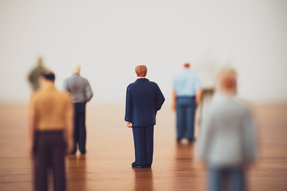 職場の孤独感とは？原因やもたらす影響、対策方法まで解説 | オンライン研修・人材育成 - Schoo（スクー）法人・企業向けサービス