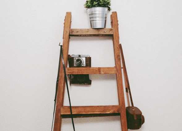 壁にたてかけるだけで便利 おしゃれ ラダーラック の活用術まとめ リフォーム費用の一括見積り リショップナビ