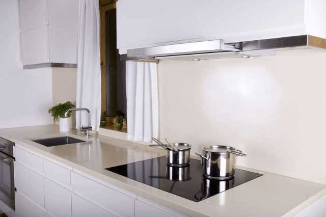 キッチンの壁材はパネルとタイル どちらが良い リフォーム価格や特徴を比較 リフォーム費用の一括見積り リショップナビ