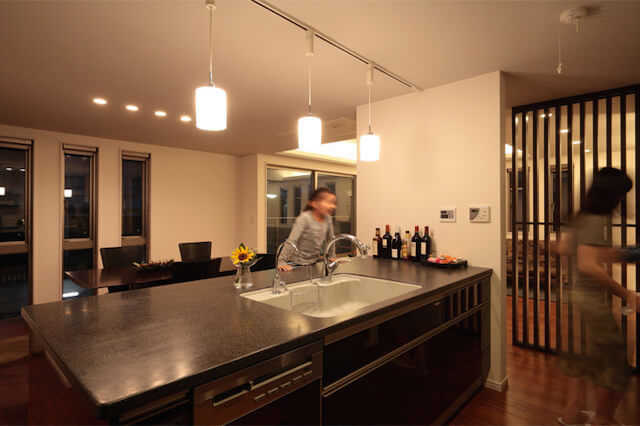 アイランドキッチン カウンター のおしゃれなレイアウト リフォーム費用の一括見積り リショップナビ