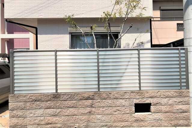 庭の目隠しフェンスの価格と施工例 選ぶときのポイントとは リフォーム費用の一括見積り リショップナビ