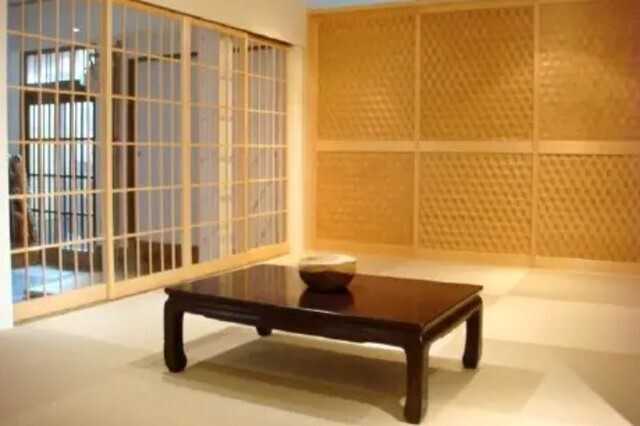 網代編み建具がある部屋