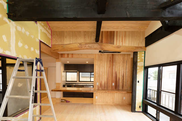 リビングを広く見せるレイアウト術|事例やリフォームでのコツも紹介