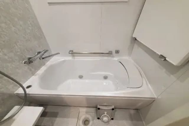 リフォームらいと株式会社 施工事例/TOTO「シンラ」に交換した浴室(ホワイト)