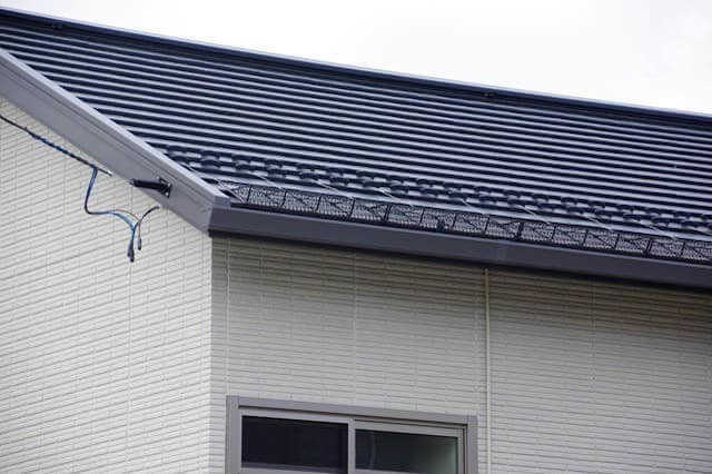 屋根の雪対策で 雪下ろしの負担軽減 雪止め 無落雪屋根 融雪の費用 効果を比較 リフォーム費用の一括見積り リショップナビ