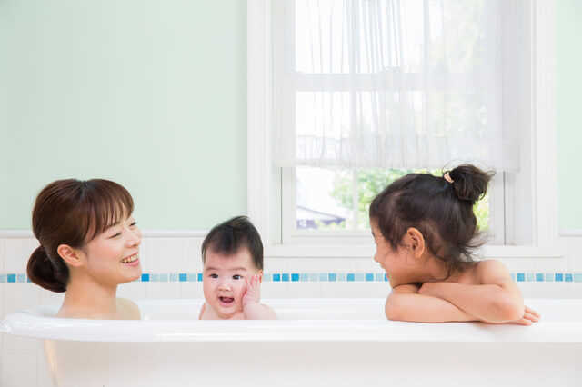 狭い浴室・お風呂を広くしたい!リフォーム方法と費用・事例、おすすめのサイズやメーカー品は?