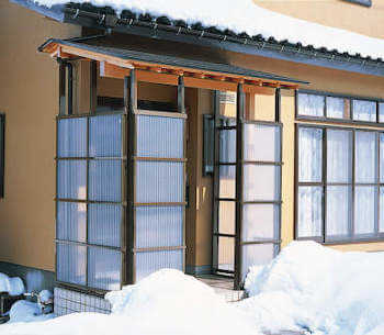 雪対策でおすすめのリフォーム9選!費用相場も解説【駐車場/玄関/窓など】