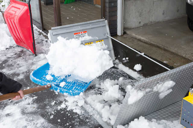 雪対策でおすすめのリフォーム9選!費用相場も解説【駐車場/玄関/窓など】