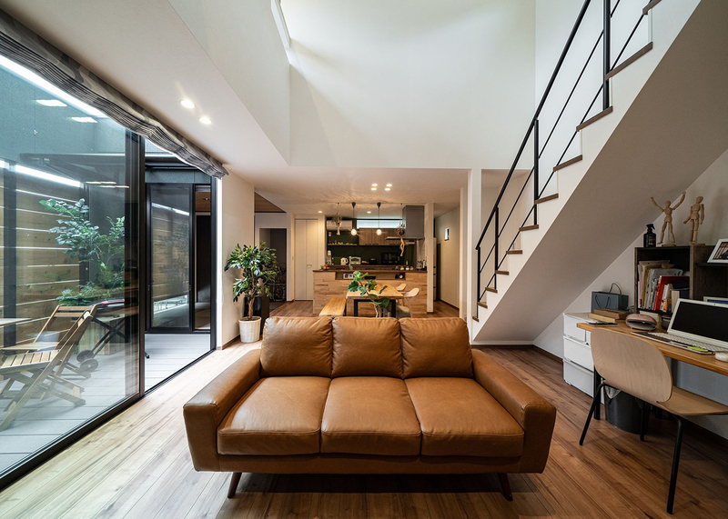 住たくeco工房【1000万円台、中庭、間取り】「光も風も家族のために」をテーマに家づくり。奥行きのあるLDKが、中庭の効果で横にも大きく広がりを感じる空間に