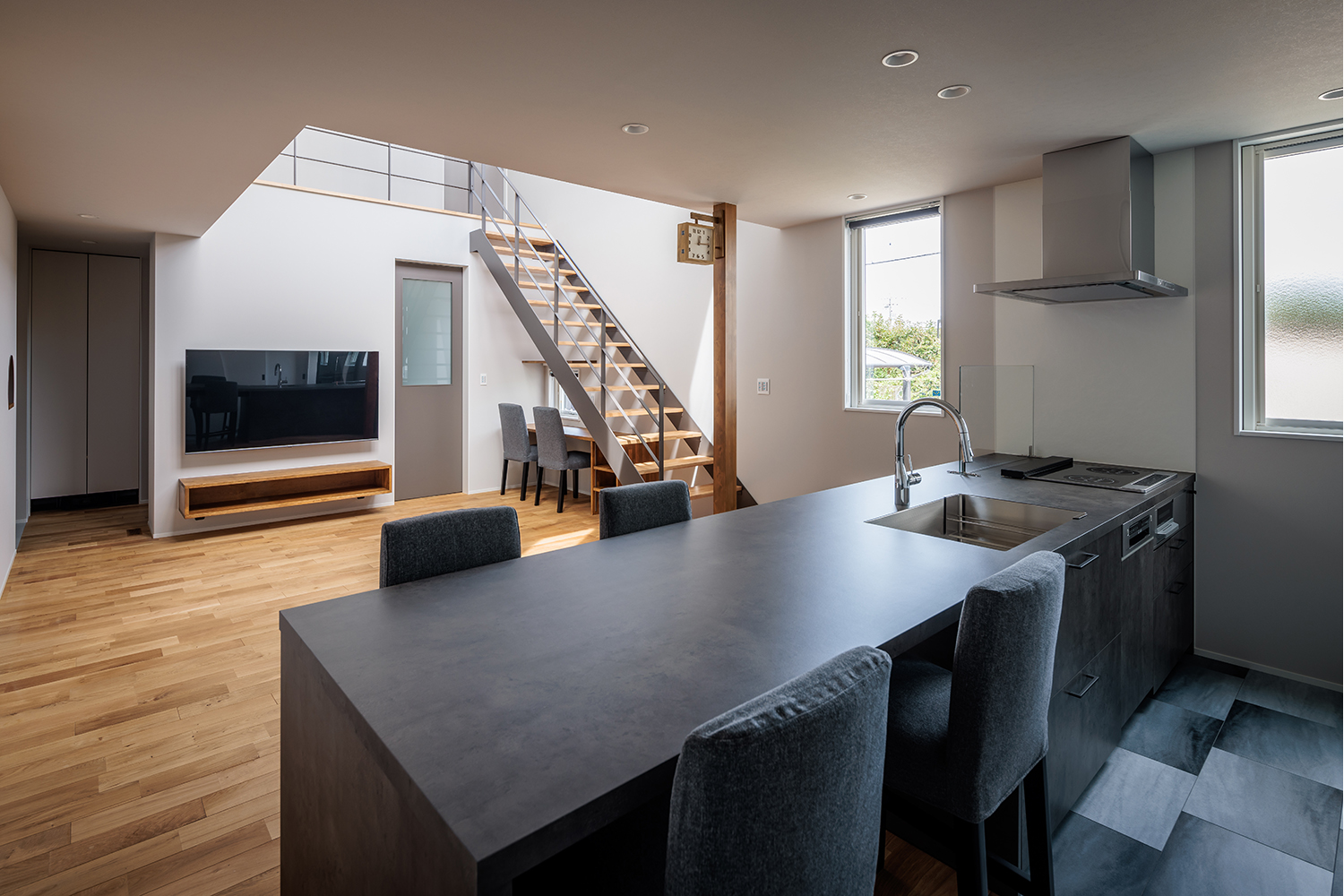 コンパクトでも開放的に暮らせる 家事も子育てもしやすいデザイン住宅｜tact design firmの新築施工例【くふうイエタテ】