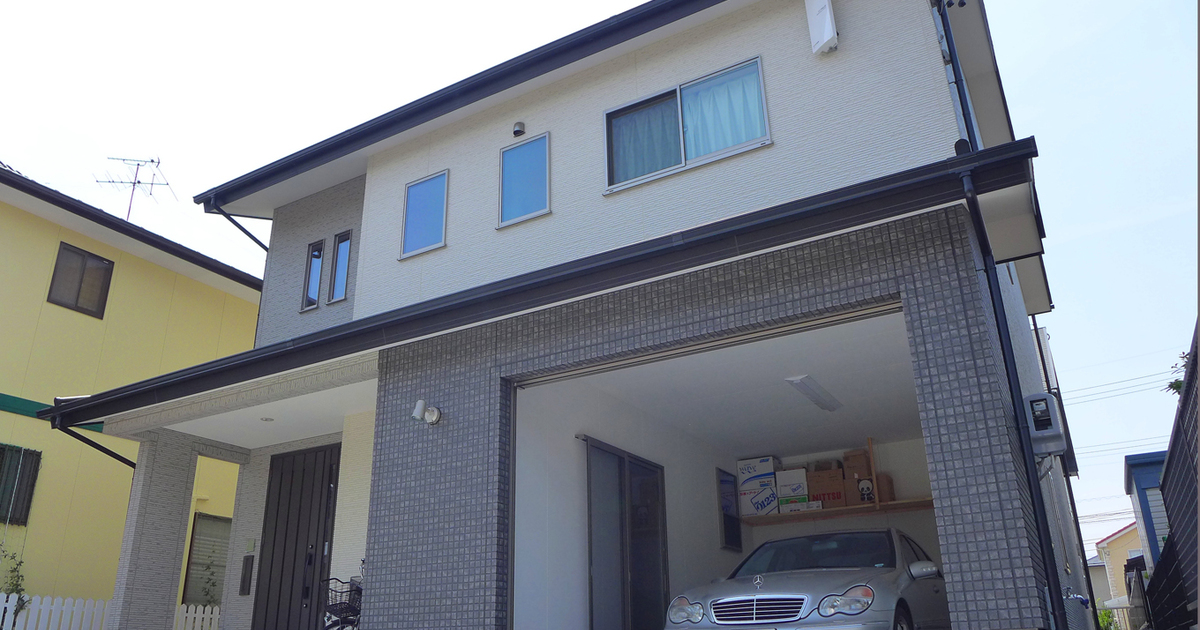 ビルトインガレージのある住みやすさにこだわった長期優良2階建て住宅 建築システム 狭小住宅専門店 の新築施工例 イエタテ