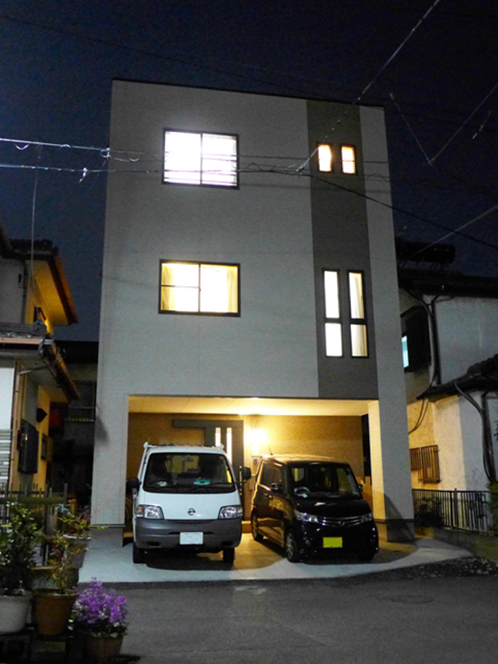 27坪の土地に6ldk三世代同居 ビルトインガレージ付き重量鉄骨3階建て住宅 建築システム 狭小住宅専門店 の新築施工例 イエタテ