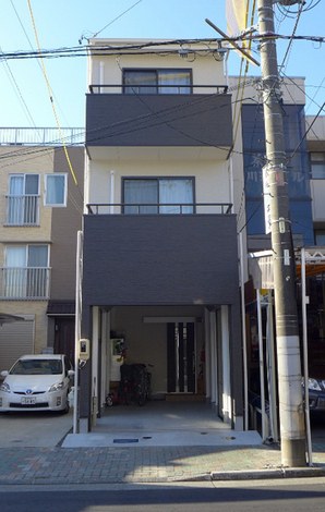 間口3ｍ 細長い狭小敷地を最大限に利用した3階建てビルトイン二世帯住宅 建築システム 狭小住宅専門店 の新築施工例 イエタテ