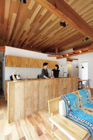 各部屋の上部を開けたことで空気が循環し 部屋間の温度差がない快適空間を実現 イエタテ