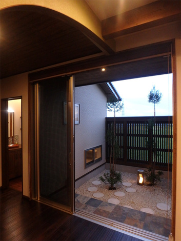 中庭のある贅沢な平屋の暮らし Tdホーム静岡西 ウエストンホームズの新築施工例 イエタテ