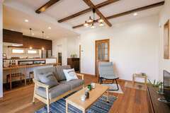 コンパクトでも開放的に暮らせるカフェスタイルの家