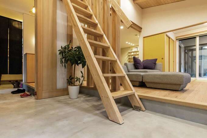 モデルハウスを参考に取り入れた土間玄関は ベビーカーや虫かごを置いたり 階段を上がると お籠り感覚のロフトがある イエタテ