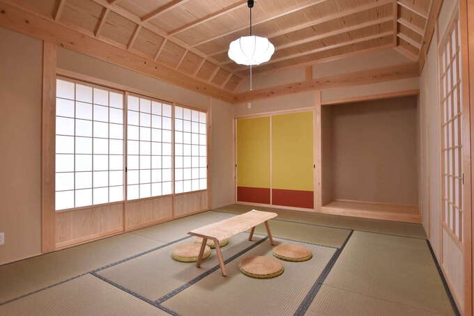 リビングの続き間の和室 舟底天井や襖の配色にこだわり 上品かつ斬新な空間が実現 イエタテ