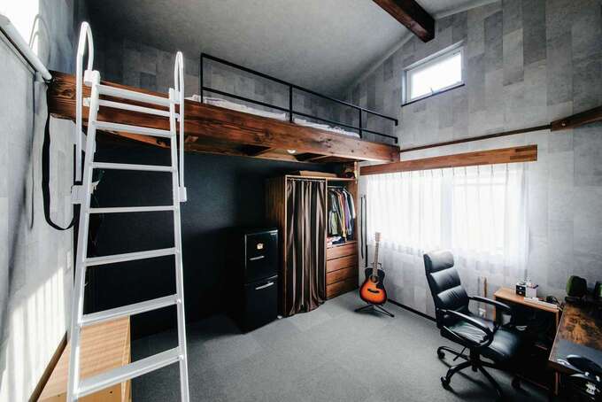 無機質なデザインがかっこいい長男の部屋 ロフト付き 個室に閉じこもらず なるべく1階のリビングに降りてくるよう あえてコンパクトなサイズにし