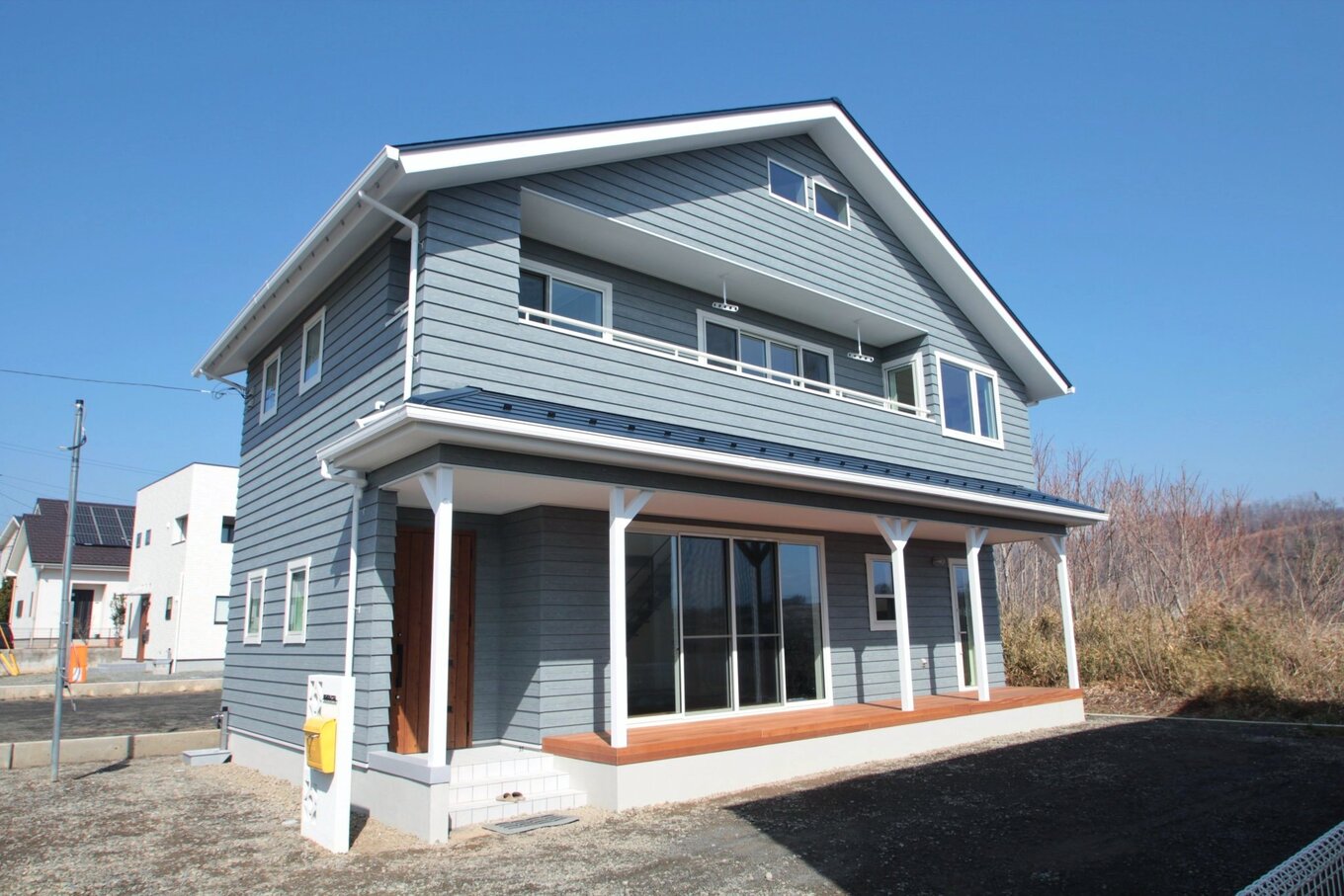 カリフォルニアスタイルのかっこいい家 Woodart ウッドアート イエタテ山梨版