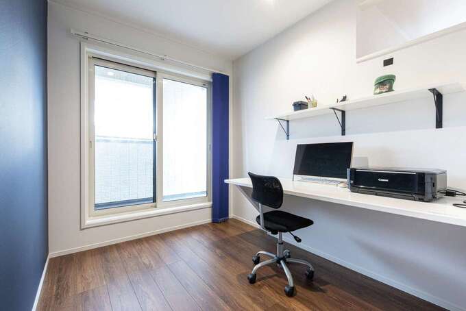 寝室に隣接した書斎はリモートワークや趣味のスペースとして活躍 イエタテ