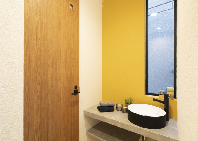 1階のトイレ前にある造作手洗い 外から帰ってきてすぐに手を洗う習慣が自然と身につく イエタテ