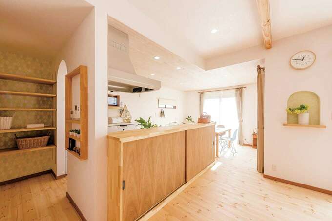 造作のキッチンカウンターは収納力たっぷり イエタテ