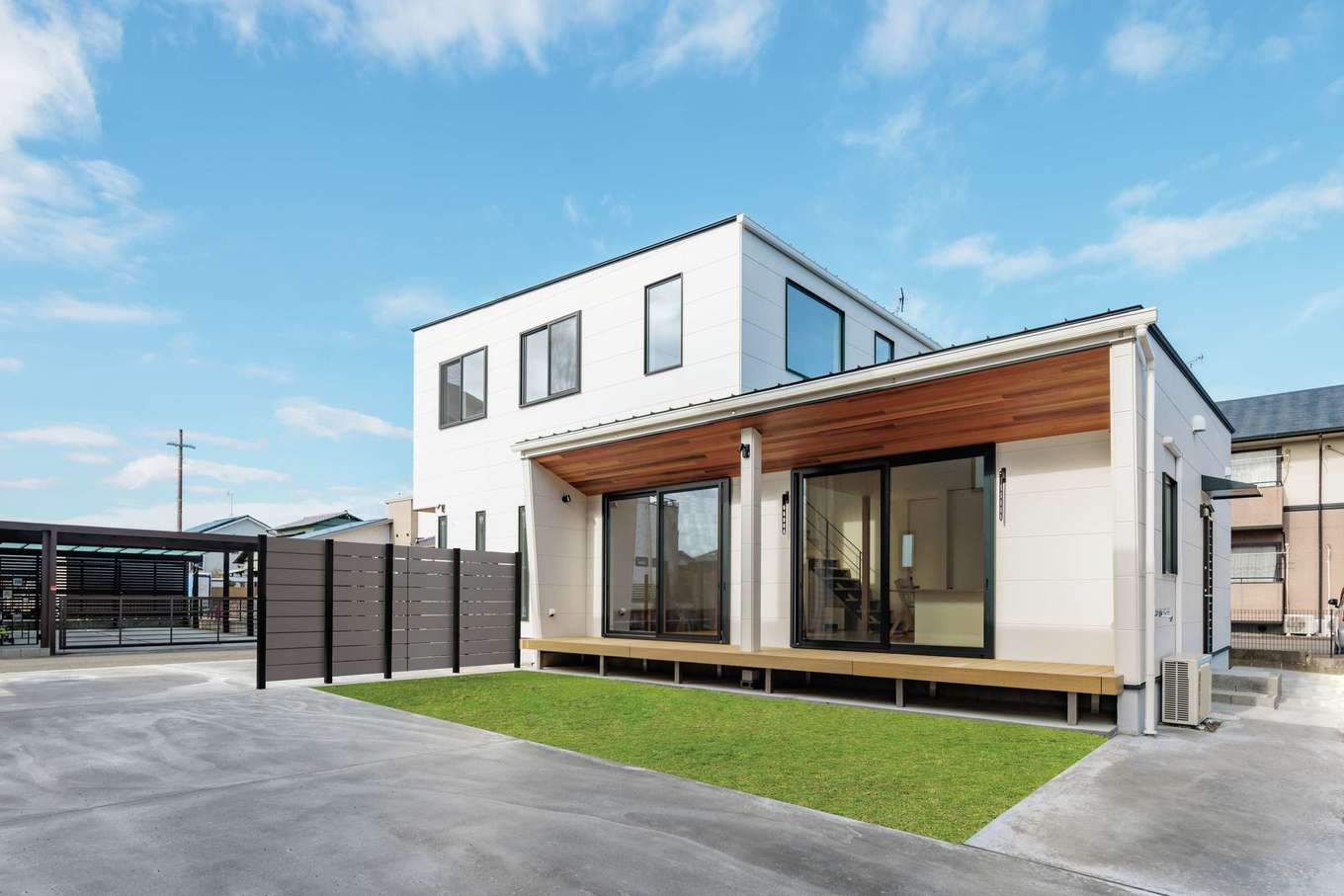 家族の会話を楽しむダウンフロアキッチンのある家 | tact design firmの新築施工例【イエタテ】