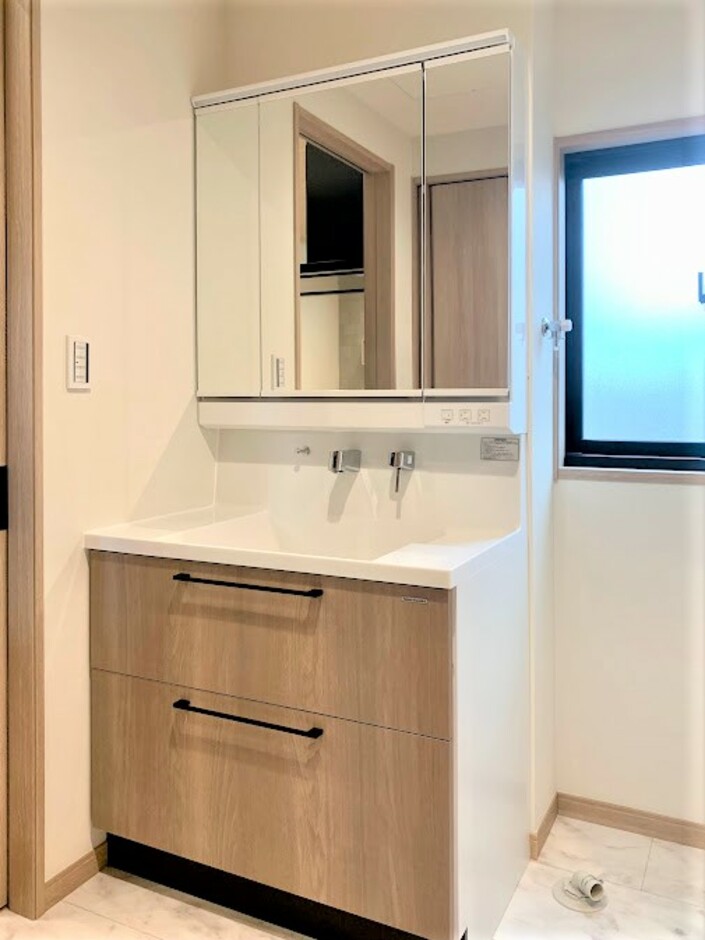 手入れの簡単なタカラスタンダードの洗面化粧台・エリシオ【イエタテ】