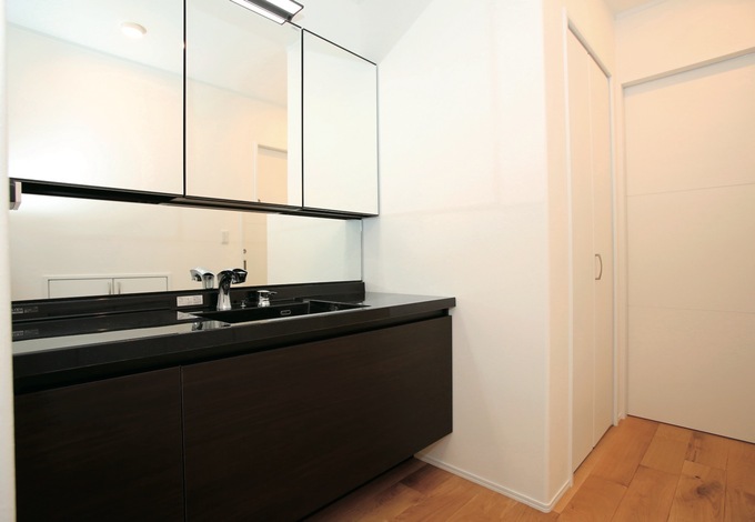 洗面所も 外観やldkのデザインを踏襲 統一感のある空間は 清々しく美しい イエタテ