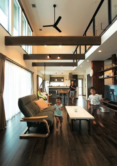 子煩悩パパの夢を叶えた　リビング約30 畳の大空間！